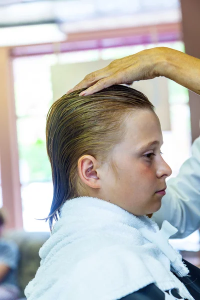Young boys at the hairdresser — Stock Photo, Image