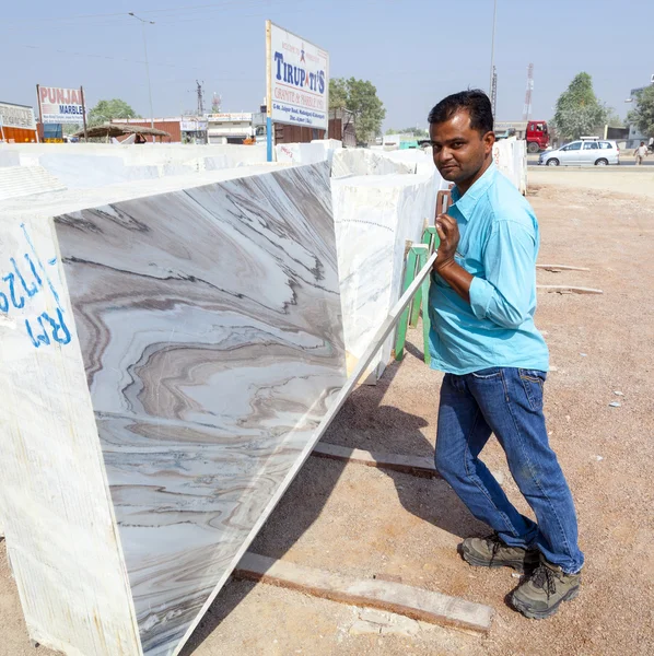 Marble plates for sale in the marble shop — Stock Photo, Image