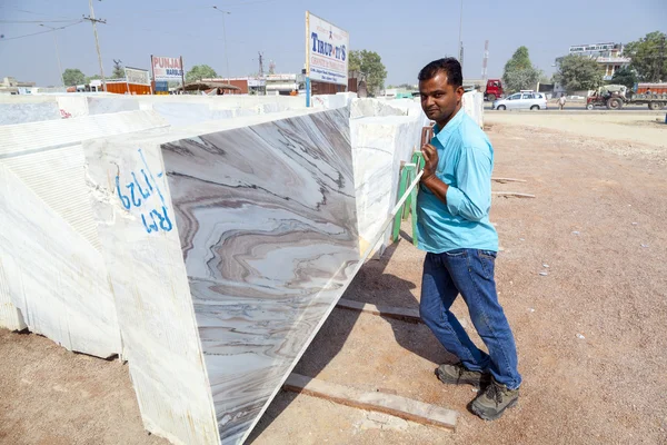 Marble plates for sale in the marble shop — Stock Photo, Image