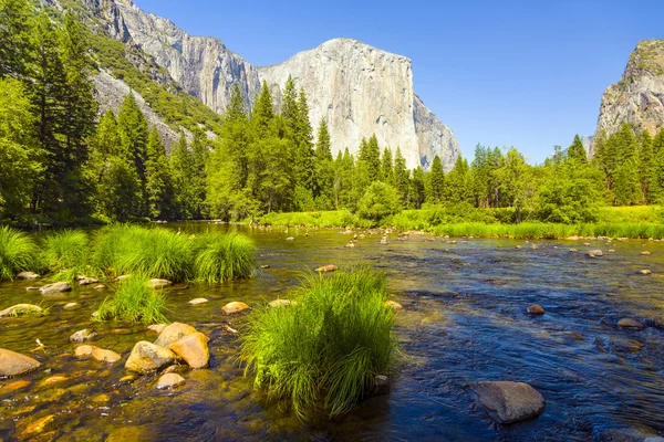 Merced river, yosemite Milli Parkı — Stok fotoğraf