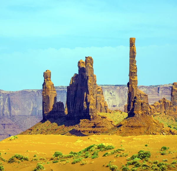 El Totem Pole Butte es una formación de arenisca gigante en el Monum — Foto de Stock