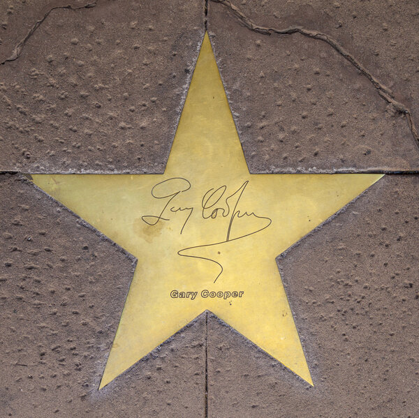 Звезда Гэри Купера на тротуаре в Финиксе, Аризона
.