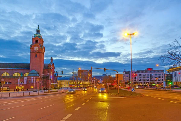 Evening traffic in front of the station — Stock Photo, Image