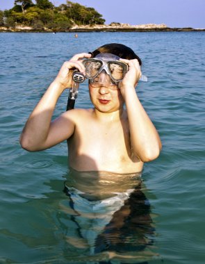 delikanlı okyanus sahiptir