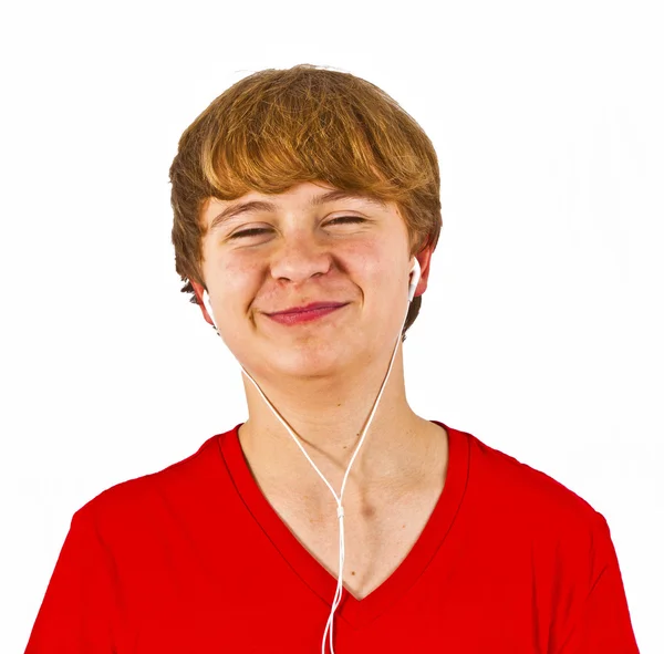 Šťastný chlapec posloucháte hudbu přes sluchátka — Stock fotografie