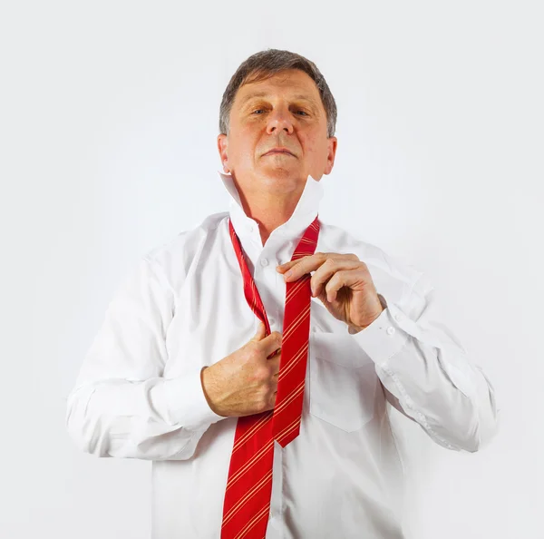 Business man binding his tie — Stock Photo, Image