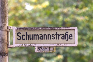 sokak kalkan isimli müzisyen sonra robert schumann