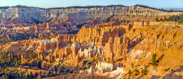 Πανέμορφο τοπίο στο bryce canyon με υπέροχο πέτρινο forma — Φωτογραφία Αρχείου