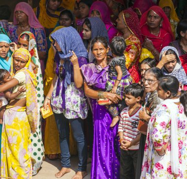 Hintli kadınlar sıra yıllık prozession giriş için