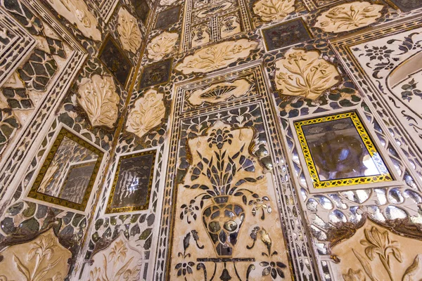 Detalhes de paredes em rico forte Amber decorado em Jaipur, Índia — Fotografia de Stock