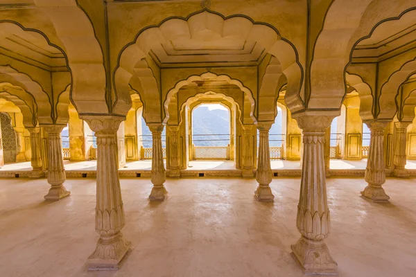 Oszlopos csarnok Amber fort. Jaipur, India — Stock Fotó