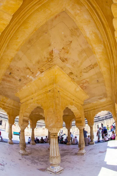 Forte de Amber bonito perto da cidade de Jaipur, na Índia. Rajastão — Fotografia de Stock