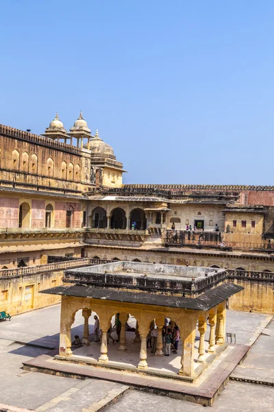 Prachtige amber fort in de buurt van jaipur stad in india — Stockfoto