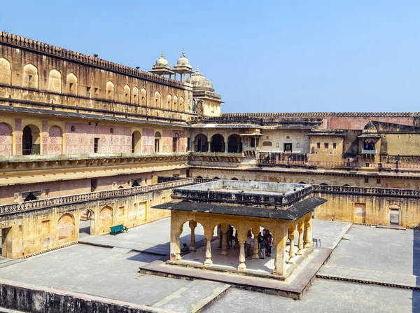 Hermosa Amber Fort cerca de la ciudad de Jaipur en la India — Foto de Stock