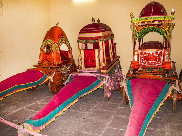 Collection of coaches in the City Palace in Jaipur, India. — Stock Photo, Image