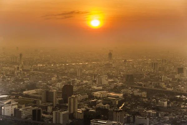 Vista através do horizonte de Banguecoque ao pôr do sol — Fotografia de Stock