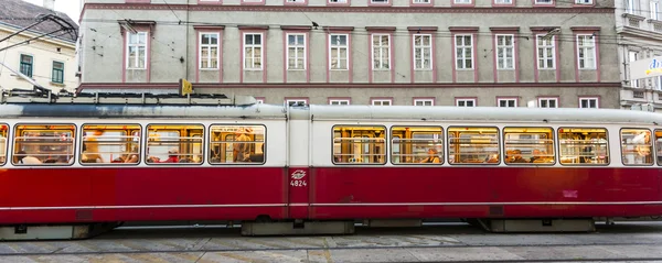 Vintage tram in Vienna in motion — Stock Photo, Image