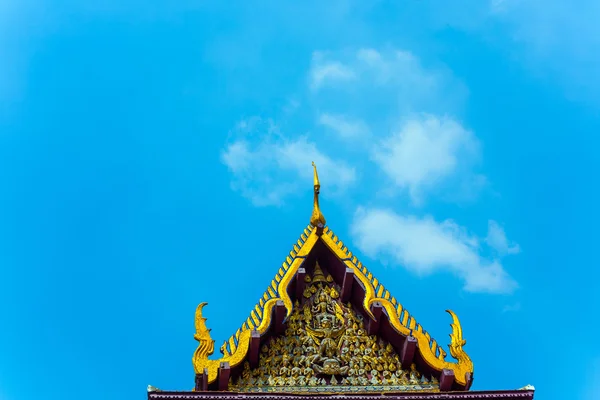 Monasterio Wat Na Phramane en Ajutthaya con buddha de oro famoso a —  Fotos de Stock