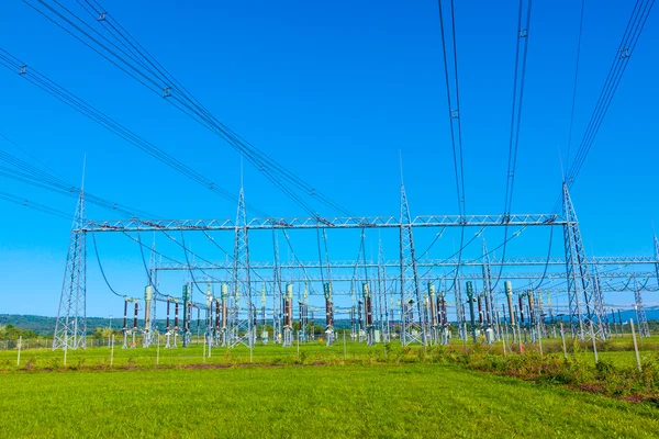 Elektrické energie v oblasti zemědělské půdy — Stock fotografie