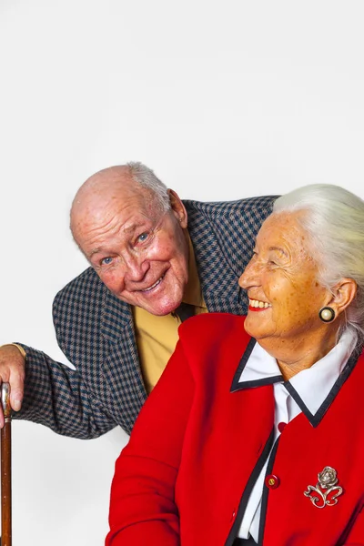 Feliz casal idoso desfrutar da vida — Fotografia de Stock