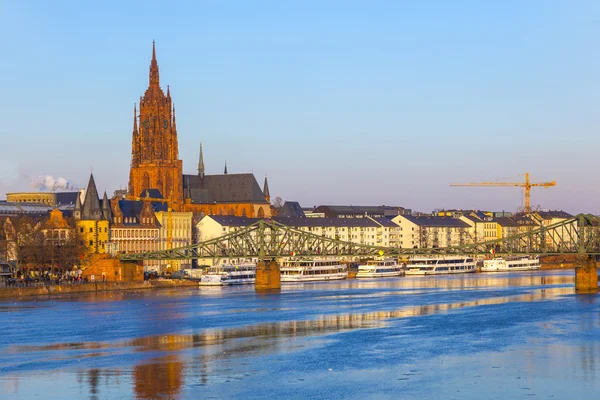 Cityview Frankfurt med floden huvudsakliga — Stockfoto