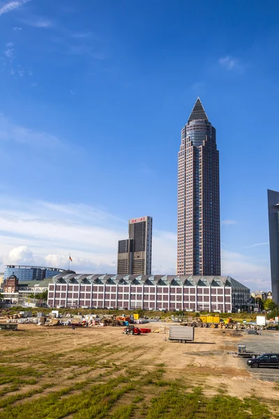 Messeturm: - fair frankfurt Kulesi — Stok fotoğraf