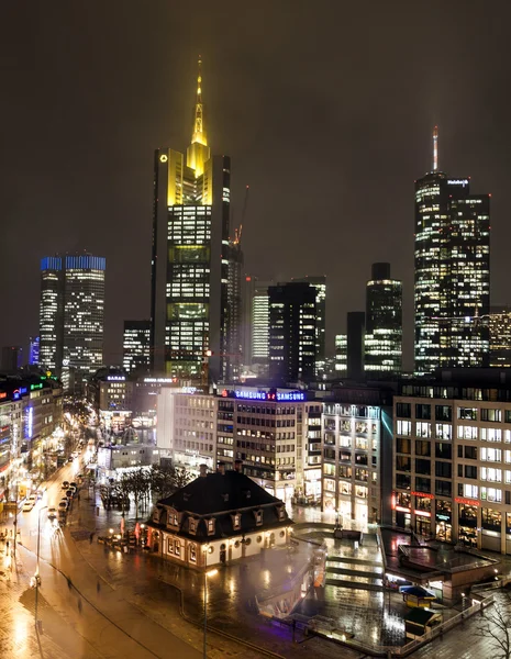 Vista al horizonte de frankfurt con hauptwache y rascacielos por n — Stok fotoğraf