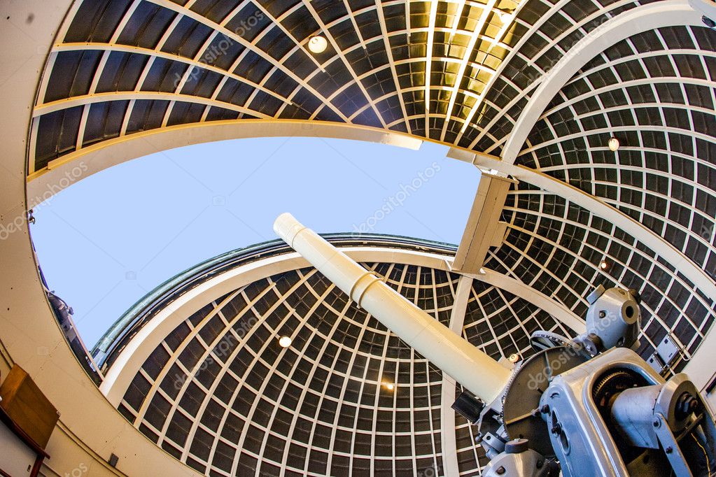 Famous Zeiss telescope at the Griffith observatory — Stock