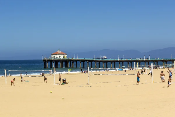 Užijte si na pláž na manhattan beach pier — Stock fotografie