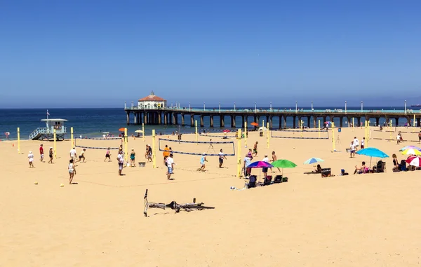 Enjoy the beach at the Manhattan Beach Pier — Stock Photo, Image