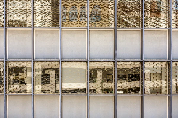Fassade eines Bürogebäudes — Stockfoto