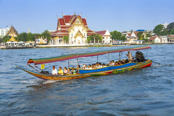 In barca al fiume Mae Nam Chao Phraya a Bangkok — Foto Stock