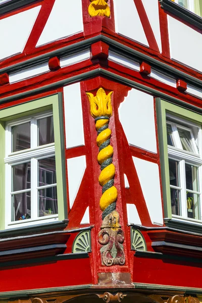 Casco antiguo de wetzlar con casas de madera y tallas en el coro — Foto de Stock