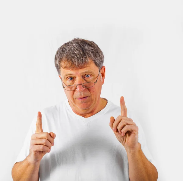 Hombre guapo gesto con fondo blanco —  Fotos de Stock