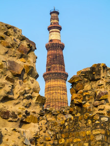 Qutub minar tower nebo Katb minar v Dillí, Indie — Stock fotografie