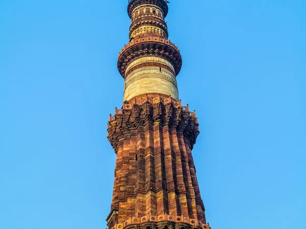 Qutub minar tower nebo Katb minar v Dillí, Indie — Stock fotografie