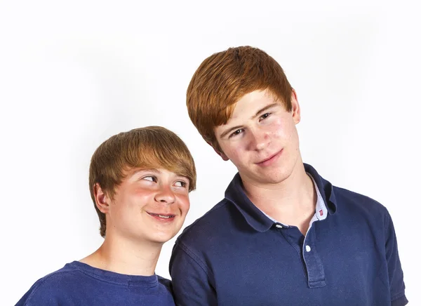 Aranyos csinos testvérek szórakozás együtt — Stock Fotó