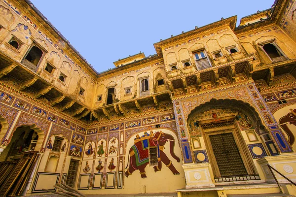 Schöne alte haveli in mandawa, rajasthan, indien — Stockfoto