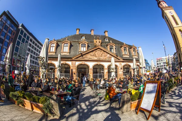 Enjoy the first sunny day of the year at the Hauptwache — Stock Photo, Image