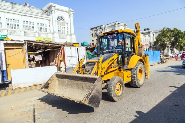 Construction site with digger at Cannaught Place in New Delhi — Stock Photo, Image