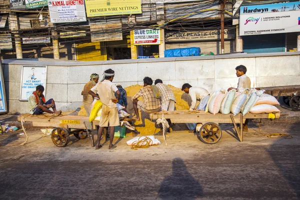Travailleur à Chawri Bazaar se reposer — Photo