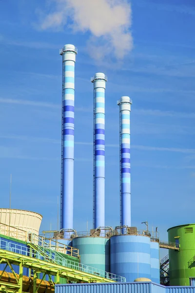 Blue chimney in industry plant with smoke — Zdjęcie stockowe