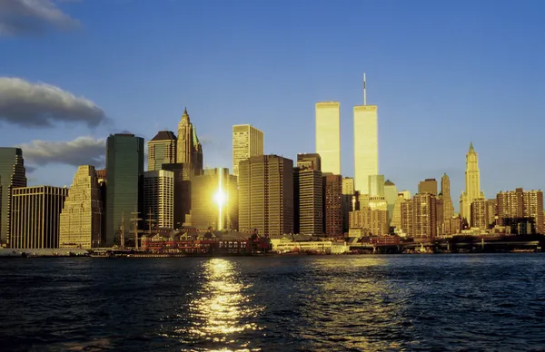 日没でニューヨークのツインタワー — ストック写真