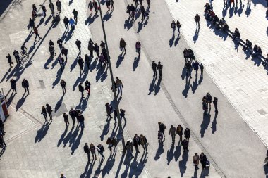 zeil öğle içinde yürümek