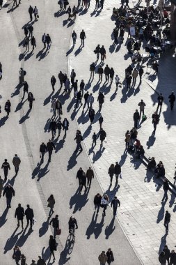 zeil öğle içinde yürümek
