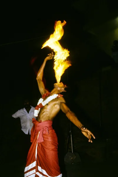 Fire-eater performance — Stock Photo, Image