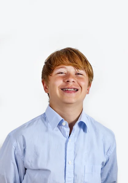 Bonito jovem feliz rindo menino — Fotografia de Stock
