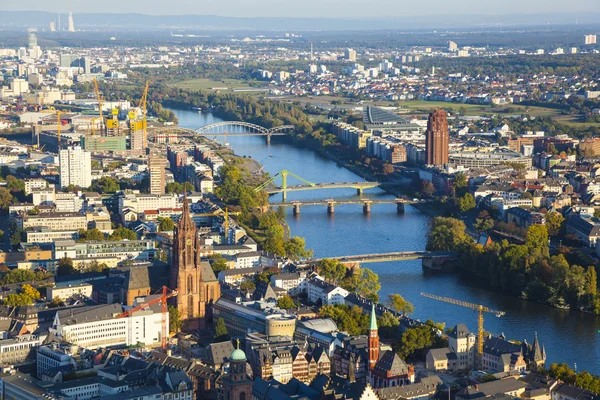 Antena de Frankfurt um Main com vista para o rio Main — Fotografia de Stock