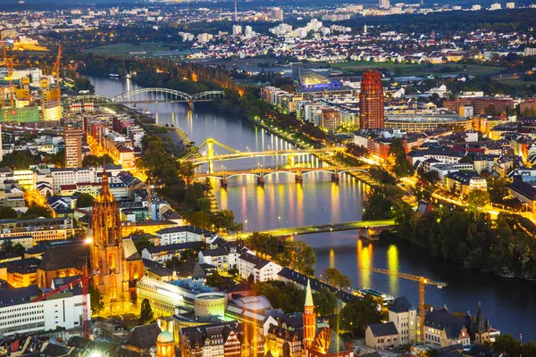 Luchtfoto van frankfurt een main met uitzicht op rivier belangrijkste — Stockfoto