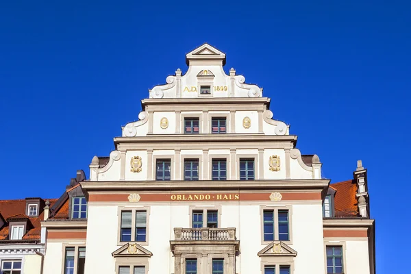 Gaveln och fasaden på det gamla orlando huset i München — Stockfoto